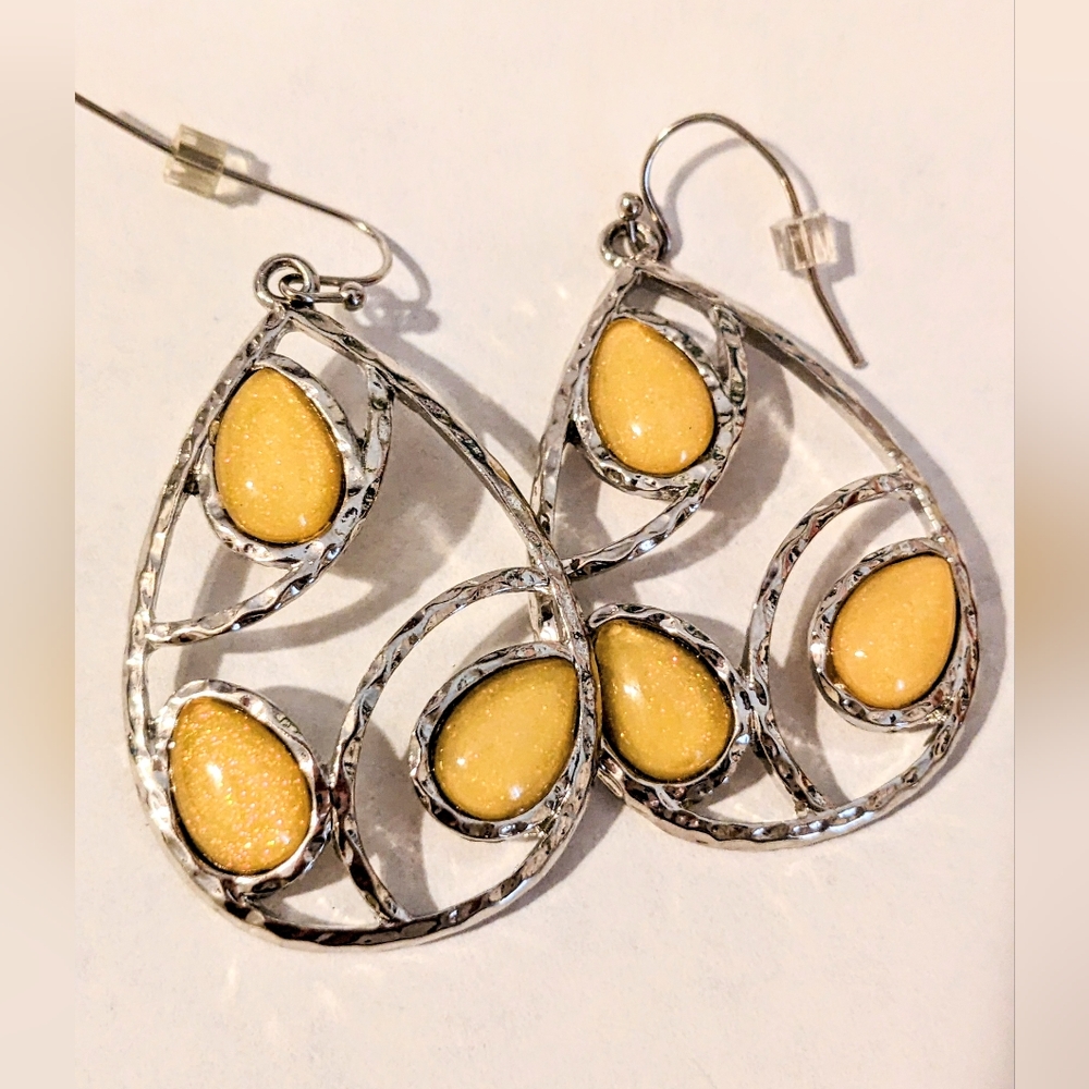 🌞🌞Dangle Earrings Yellow Stone Silver Tone Hammered Pierced Earrings